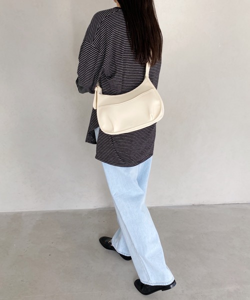 wears(ウェアーズ)の「太ベルト2WAY PU素材 ショルダーバッグ(ショルダーバッグ・レディース・ブラック/アイボリー/ブラウン/レッド/グレイッシュベージュ/ワイン・FREE)」の12枚目の写真