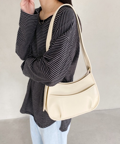 wears(ウェアーズ)の「太ベルト2WAY PU素材 ショルダーバッグ(ショルダーバッグ・レディース・ブラック/アイボリー/ブラウン/レッド/グレイッシュベージュ/ワイン・FREE)」の9枚目の写真