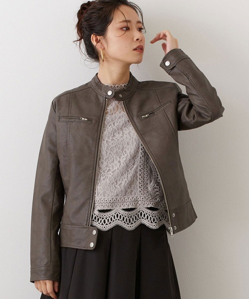 NICOLE white（ニコルホワイト）の「フェイクレザー シングルライダースジャケット（ライダースジャケット・レディース・アッシュグレー/ブラック/ベージュ・FREE）」の2枚目の写真