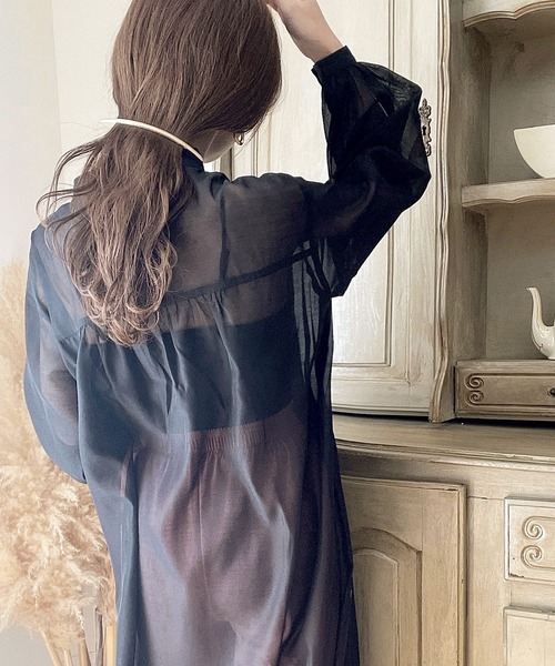 大人のフェミニン。バンドカラーサイドスリットワンピース