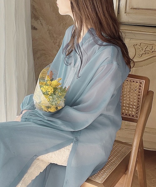 大人のフェミニン。バンドカラーサイドスリットワンピース