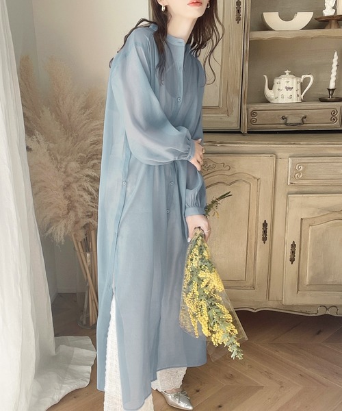 大人のフェミニン。バンドカラーサイドスリットワンピース