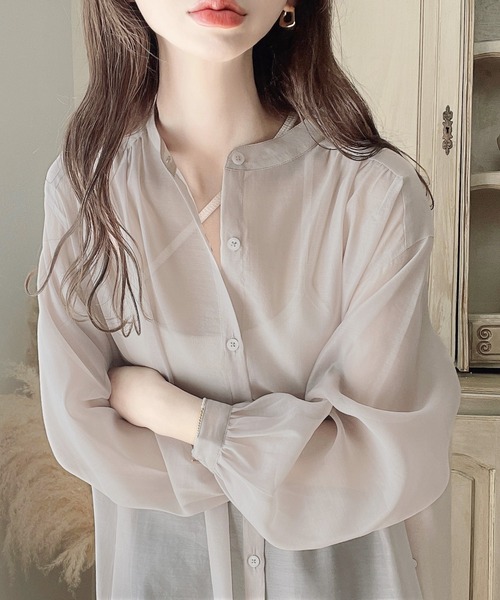 大人のフェミニン。バンドカラーサイドスリットワンピース