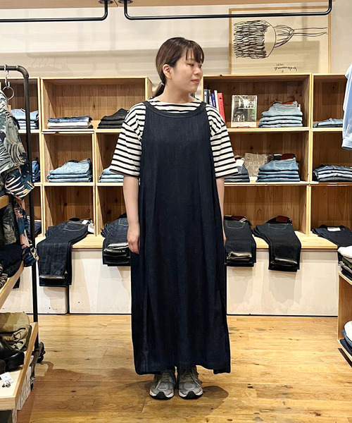 OMNIGOD（オムニゴッド）の「[OMNIGOD womens / オムニゴッド] 7oz甘織りデニム ノースリーブワンピース（ワンピース・レディース・ワンウォッシュ・FREE）」の13枚目の写真