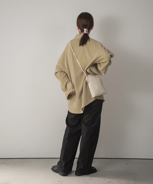 lawgy（ラウジー）の「cross leather shoulder bag（ショルダーバッグ・レディース・モカ/アイボリー・FREE）」の9枚目の写真