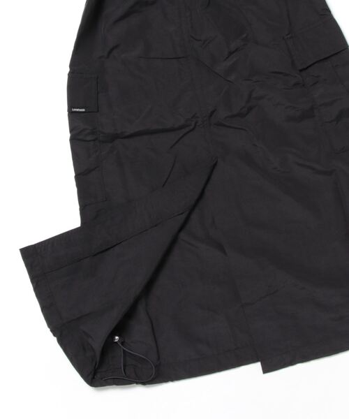 LOVETOXIC（ラブトキシック）の「サスペンダーつきカーゴロングスカート（スカート・キッズ・カーキ/ブラック・L/S/M）」の4枚目の写真