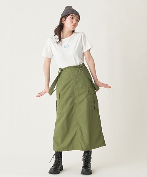 LOVETOXIC（ラブトキシック）の「サスペンダーつきカーゴロングスカート（スカート・キッズ・カーキ/ブラック・L/S/M）」の5枚目の写真