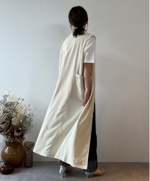 ECRIRE（エクリール）の「【yunコラボ】着こなし色々。2wayVネックジャンスカ（ジャンパースカート・レディース・ブラック/アイボリー/カーキ・M/L）」の4枚目の写真