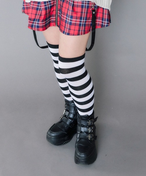 WEGO(ウィゴー)の「WEGO/【一部店限定】ボーダー柄ニーハイソックス(ソックス/靴下・レディース・ホワイト/レッド・23-25cm)」の7枚目の写真