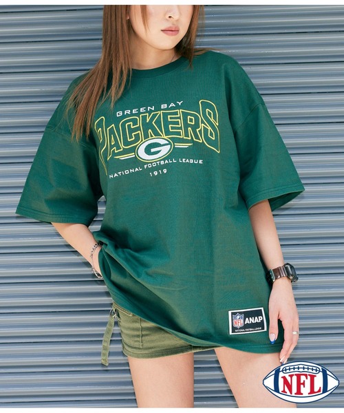 ANAP(アナップ)の「NFL×ANAPオーバーサイズTシャツ【ユニセックス】(Tシャツ/カットソー・レディース・ブラック/オフホワイト/モスグリーン・FREE)」の1枚目の写真