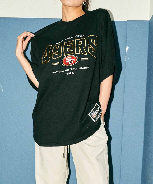 ANAP(アナップ)の「NFL×ANAPオーバーサイズTシャツ【ユニセックス】(Tシャツ/カットソー・レディース・ブラック/オフホワイト/モスグリーン・FREE)」の3枚目の写真