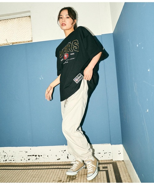 ANAP(アナップ)の「NFL×ANAPオーバーサイズTシャツ【ユニセックス】(Tシャツ/カットソー・レディース・ブラック/オフホワイト/モスグリーン・FREE)」の4枚目の写真