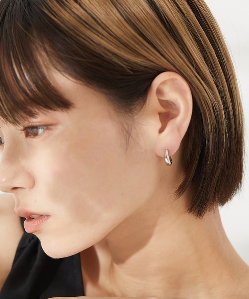 VitaFelice（ヴィータフェリーチェ）の「小ぶり オーバル フープピアス（ピアス（両耳用）・レディース・ゴールド/シルバー・FREE）」の12枚目の写真