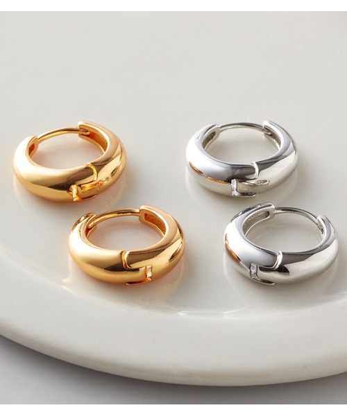 VitaFelice（ヴィータフェリーチェ）の「小ぶり オーバル フープピアス（ピアス（両耳用）・レディース・ゴールド/シルバー・FREE）」の4枚目の写真