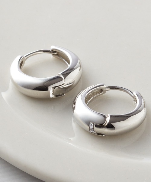 VitaFelice（ヴィータフェリーチェ）の「小ぶり オーバル フープピアス（ピアス（両耳用）・レディース・ゴールド/シルバー・FREE）」の3枚目の写真