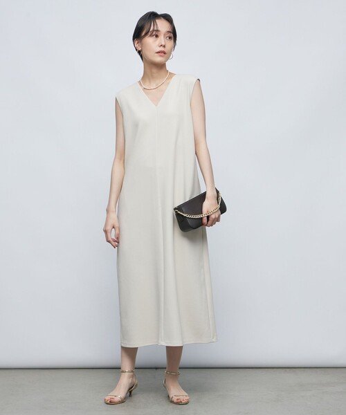 NOLLEY’S Sophi（ノーリーズソフィ）の「カットジョーゼットノースリワンピース（ワンピース・レディース・ネイビー/ベージュ・36/38）」の4枚目の写真