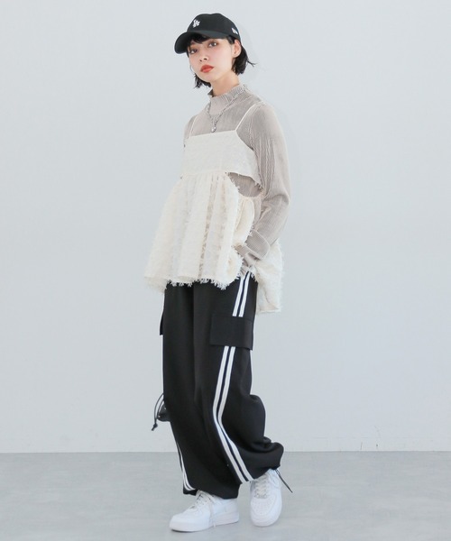 PAGEBOY（ページボーイ）の「フェザーペプラムキャミ（ベスト・レディース・オフホワイト/ブラック・FREE）」の5枚目の写真