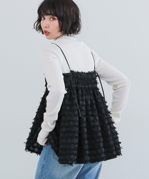 PAGEBOY（ページボーイ）の「フェザーペプラムキャミ（ベスト・レディース・オフホワイト/ブラック・FREE）」の6枚目の写真
