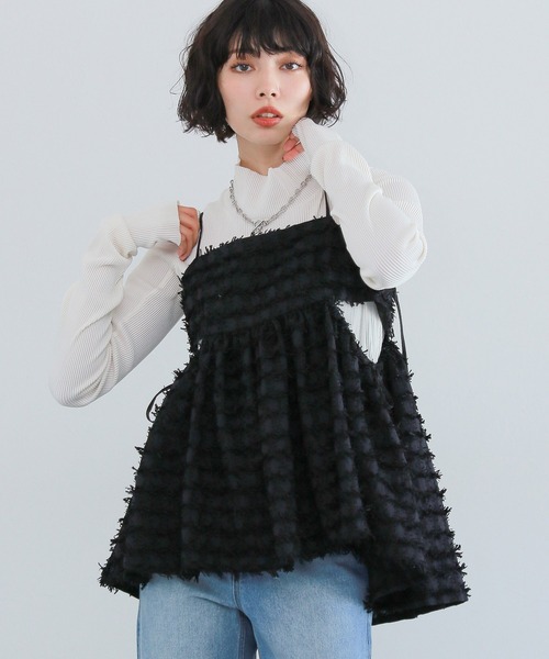 PAGEBOY（ページボーイ）の「フェザーペプラムキャミ（ベスト・レディース・オフホワイト/ブラック・FREE）」の7枚目の写真