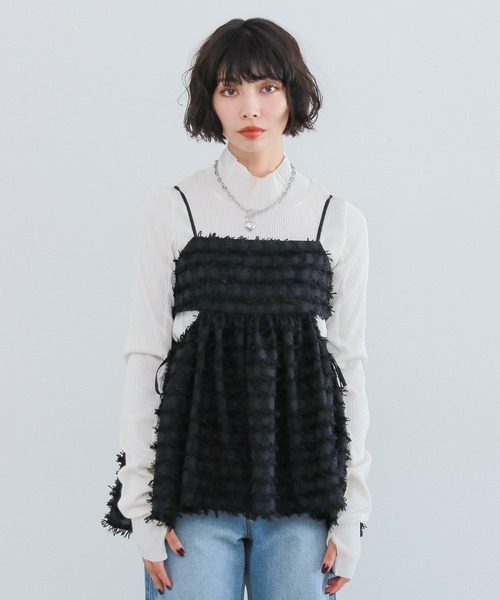 PAGEBOY（ページボーイ）の「フェザーペプラムキャミ（ベスト・レディース・オフホワイト/ブラック・FREE）」の10枚目の写真