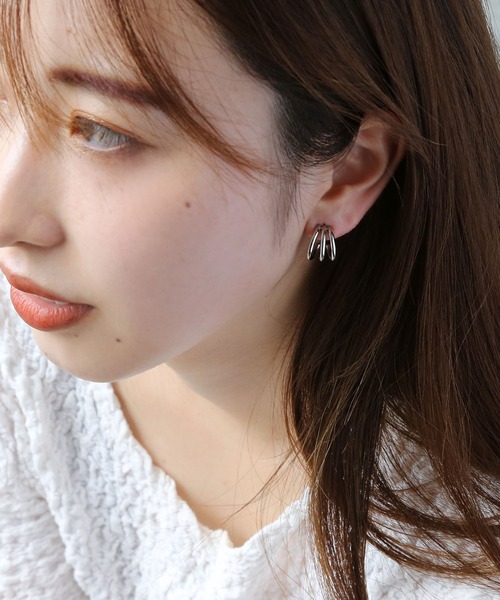 colleca la（コレカラ）の「[stainless] トリプルラインフープピアス〈金属アレルギー対応〉（ピアス（両耳用）・レディース・ゴールド/シルバー・ﾌﾘ-）」の4枚目の写真