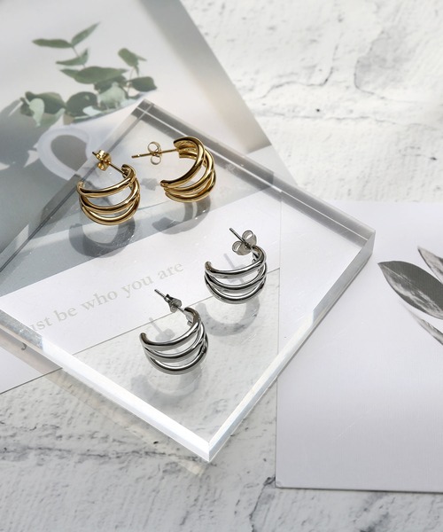 colleca la（コレカラ）の「[stainless] トリプルラインフープピアス〈金属アレルギー対応〉（ピアス（両耳用）・レディース・ゴールド/シルバー・ﾌﾘ-）」の6枚目の写真