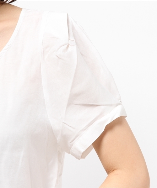 DISCOAT（ディスコート）の「【Discoat】肩タックブラウス（シャツ/ブラウス・レディース・オフホワイト/コバルトブルー/カーキ・LARGE/MEDIUM）」の10枚目の写真