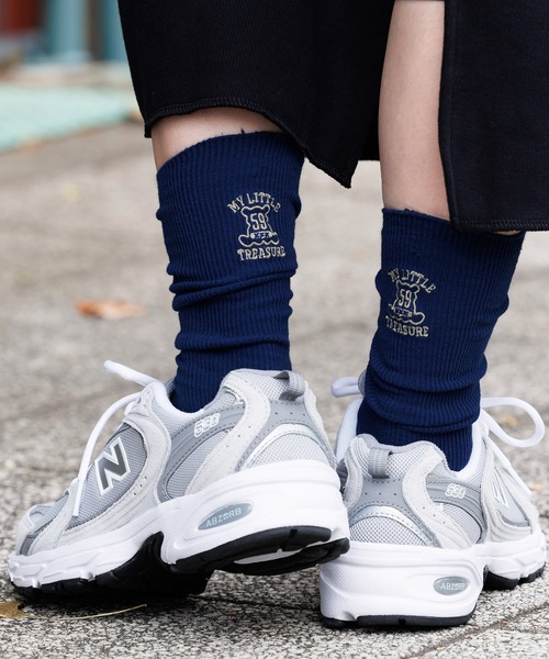 mili an deni（ミリアンデニ）の「リブクルー丈刺繍ソックス（ソックス/靴下・レディース・ブラック/ピンク/ネイビー/グリーン/オレンジ/ホワイト・F）」の4枚目の写真