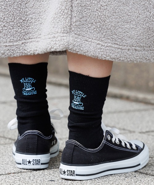 mili an deni（ミリアンデニ）の「リブクルー丈刺繍ソックス（ソックス/靴下・レディース・ブラック/ピンク/ネイビー/グリーン/オレンジ/ホワイト・F）」の2枚目の写真