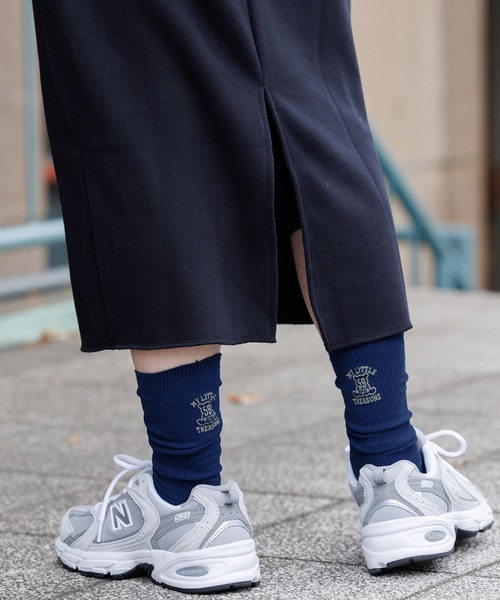 mili an deni（ミリアンデニ）の「リブクルー丈刺繍ソックス（ソックス/靴下・レディース・ブラック/ピンク/ネイビー/グリーン/オレンジ/ホワイト・F）」の10枚目の写真