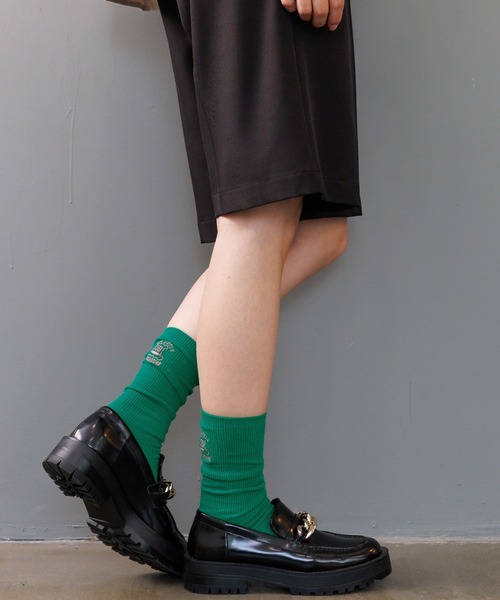 mili an deni（ミリアンデニ）の「リブクルー丈刺繍ソックス（ソックス/靴下・レディース・ブラック/ピンク/ネイビー/グリーン/オレンジ/ホワイト・F）」の9枚目の写真