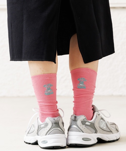 mili an deni（ミリアンデニ）の「リブクルー丈刺繍ソックス（ソックス/靴下・レディース・ブラック/ピンク/ネイビー/グリーン/オレンジ/ホワイト・F）」の11枚目の写真