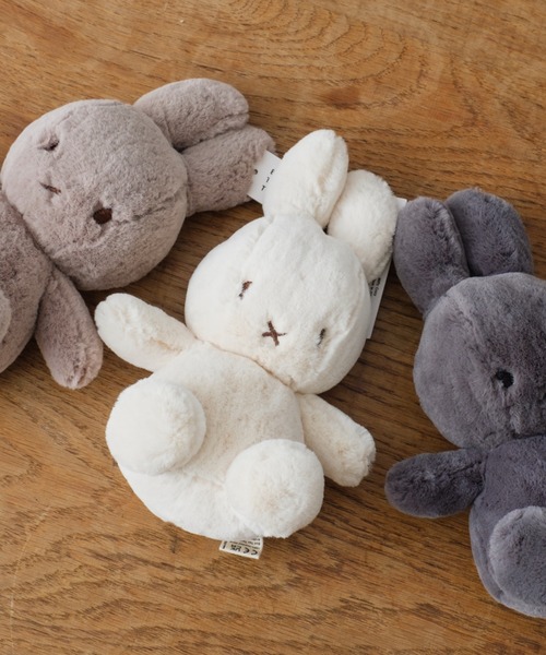 Miffy（ ミッフィー）の「【BON TON TOYS】 Miffy Cozy 23cm in Giftbox（フィギュア・レディース・グレー/アイボリー/ベージュ・フリー）」の2枚目の写真