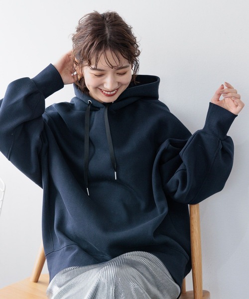 LEPSIM(レプシィム)の「ダンボールフーディー 987202(パーカー・レディース・グリーン/ネイビー/オフホワイト/イエロー/ライトグレー・FREE)」の13枚目の写真