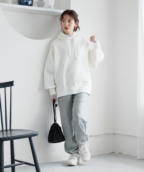 LEPSIM(レプシィム)の「ダンボールフーディー 987202(パーカー・レディース・グリーン/ネイビー/オフホワイト/イエロー/ライトグレー・FREE)」の15枚目の写真