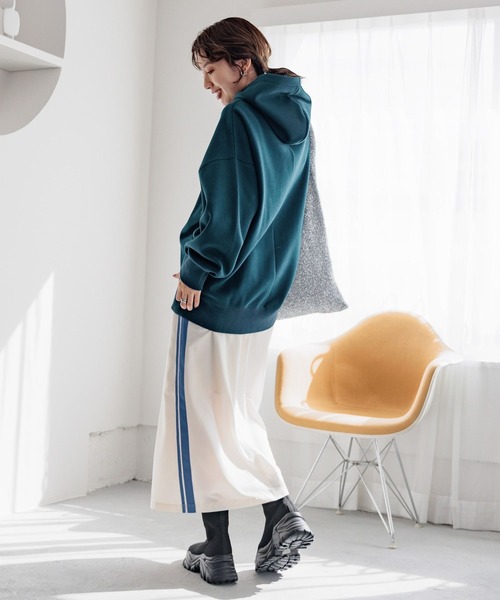 LEPSIM(レプシィム)の「ダンボールフーディー 987202(パーカー・レディース・グリーン/ネイビー/オフホワイト/イエロー/ライトグレー・FREE)」の19枚目の写真