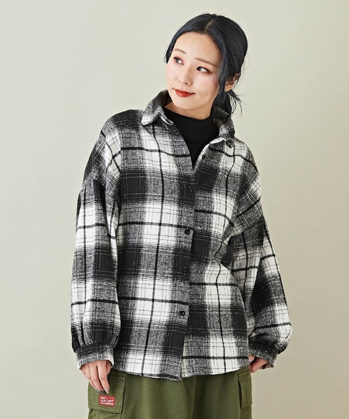 CUBE SUGAR（キューブシュガー）の「起毛チェックレギュラーシャツ（シャツ/ブラウス・レディース・ブラック/グリーン/ブルー/レッド・M）」の2枚目の写真