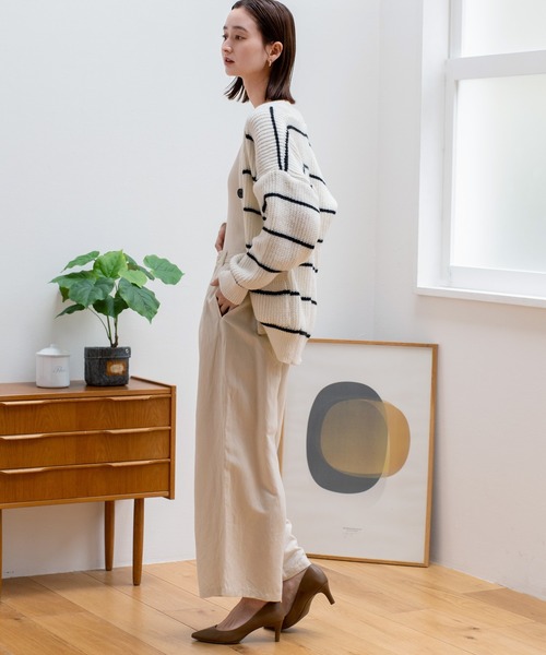 VitaFelice（ヴィータフェリーチェ）の「ボーダーVネック ニットカーディガン（カーディガン/ボレロ・レディース・ホワイト/グレー・FREE）」の5枚目の写真