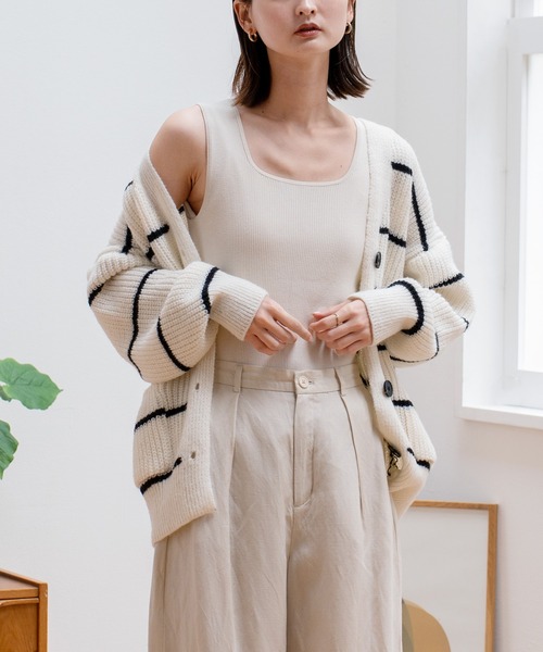 VitaFelice（ヴィータフェリーチェ）の「ボーダーVネック ニットカーディガン（カーディガン/ボレロ・レディース・ホワイト/グレー・FREE）」の9枚目の写真