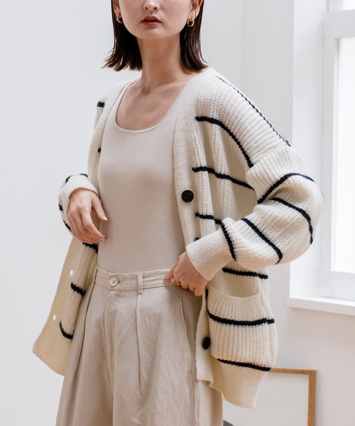 VitaFelice（ヴィータフェリーチェ）の「ボーダーVネック ニットカーディガン（カーディガン/ボレロ・レディース・ホワイト/グレー・FREE）」の10枚目の写真