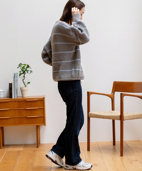 VitaFelice（ヴィータフェリーチェ）の「ボーダーVネック ニットカーディガン（カーディガン/ボレロ・レディース・ホワイト/グレー・FREE）」の8枚目の写真