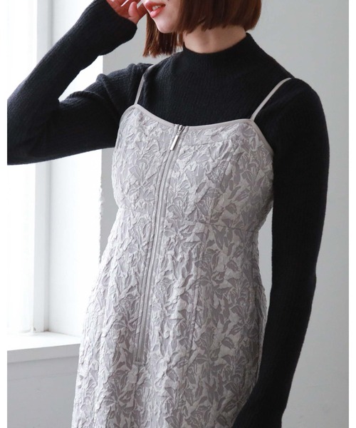 archives（アルシーヴ）の「FZIPフクレJQキャミワンピース（ワンピース・レディース・アイボリー/ブラック/グレイッシュベージュ・MEDIUM）」の3枚目の写真