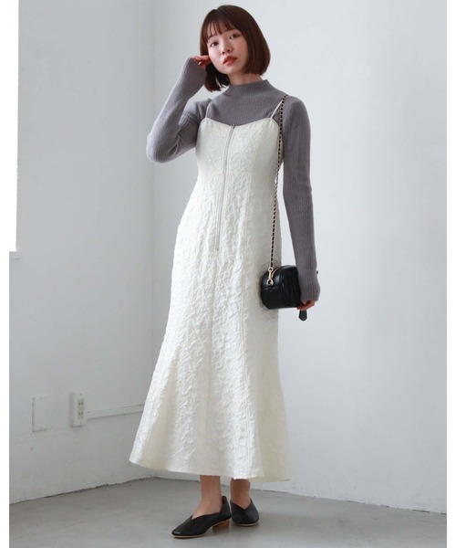 archives（アルシーヴ）の「FZIPフクレJQキャミワンピース（ワンピース・レディース・アイボリー/ブラック/グレイッシュベージュ・MEDIUM）」の2枚目の写真