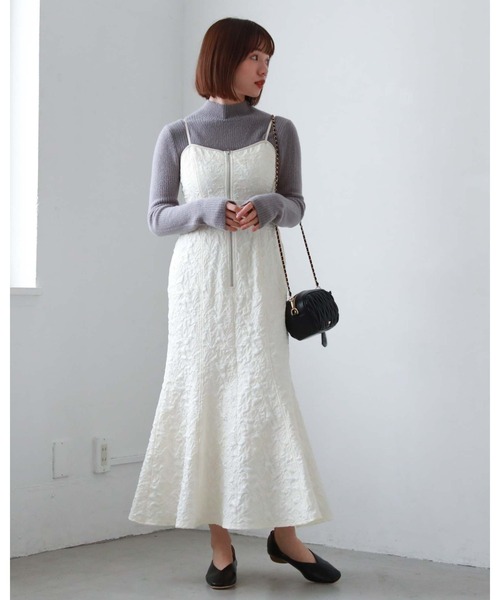 archives（アルシーヴ）の「FZIPフクレJQキャミワンピース（ワンピース・レディース・アイボリー/ブラック/グレイッシュベージュ・MEDIUM）」の22枚目の写真