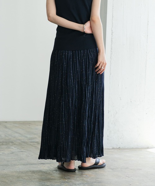 URBAN RESEARCH(アーバンリサーチ)の「グリッタードットプリントスカート(スカート・レディース・ブラック/ネイビー・38/36)」の6枚目の写真