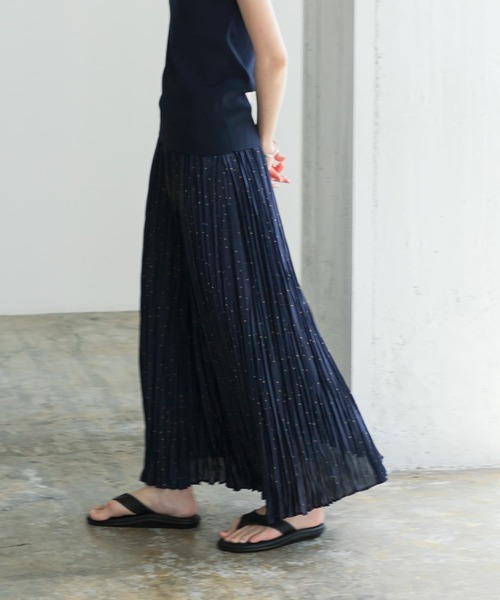 URBAN RESEARCH(アーバンリサーチ)の「グリッタードットプリントスカート(スカート・レディース・ブラック/ネイビー・38/36)」の8枚目の写真