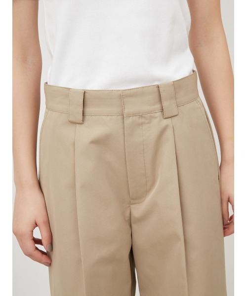 Mila Owen（ミラオーウェン）の「太ベルトルーズフィットチノパンツ（チノパンツ・レディース・ネイビー/ベージュ/ホワイト・1/0）」の8枚目の写真