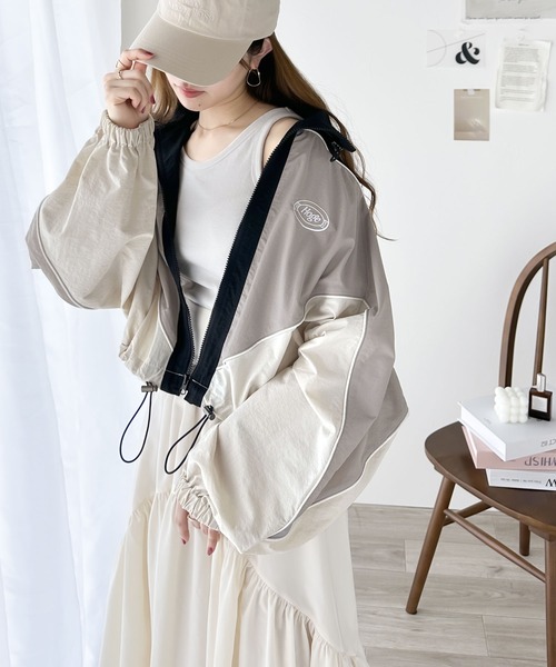 Java（ジャバ）の「《Javaジャバコラボ》甘カジュアルを格上げ。配色パイピングナイロンジャケット（ナイロンジャケット・レディース・ライトグレー/アイボリー/ブラック・X-LARGE/LARGE/MEDIUM/SMALL）」の4枚目の写真