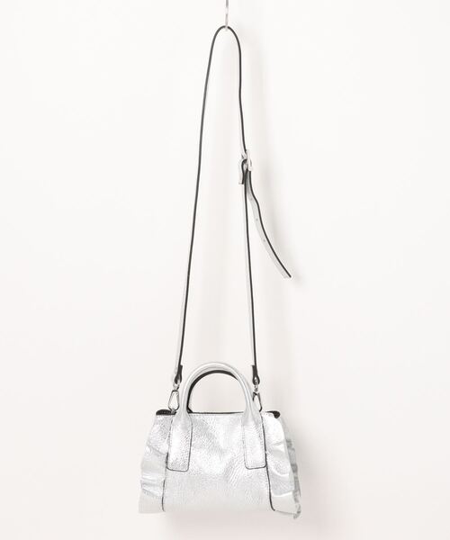 RIPANI（リパーニ）の「【RIPANI】メタリックレザーフリルデザインミニバッグ(Q46518)（ハンドバッグ・レディース・シルバー・ALL）」の2枚目の写真