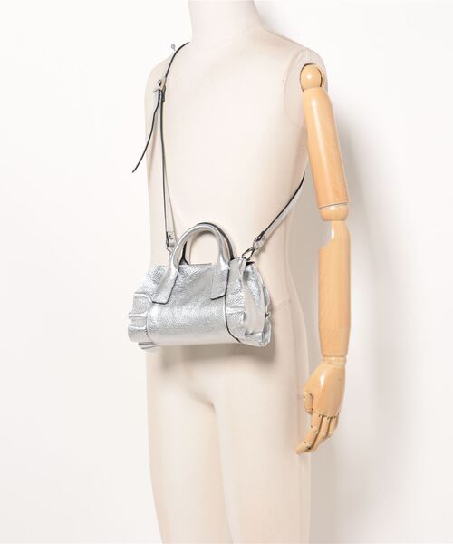 RIPANI（リパーニ）の「【RIPANI】メタリックレザーフリルデザインミニバッグ(Q46518)（ハンドバッグ・レディース・シルバー・ALL）」の5枚目の写真